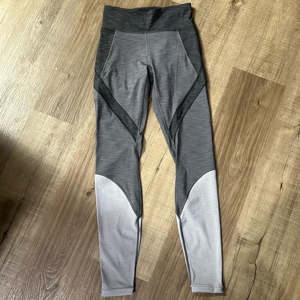 Lululemon leggings Size 6 with pockets